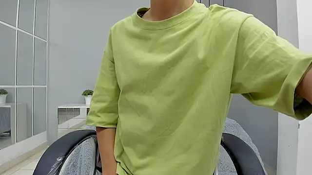 Snapshot of Johann_sex chatting on 09/18/25, 04:42 Johann sex online show from 09/18/25, 04:42