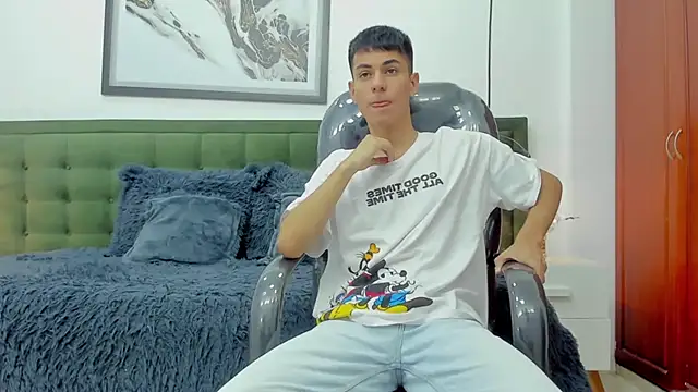 Snapshot of Johann_sex chatting on 12/03/25, 05:00 Johann sex online show from 12/03/25, 05:00