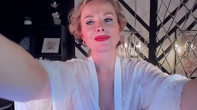 Snapshot of Sandra_Kind chatting on 03/18/25, 08:36 Sandra Kind online show from 03/18/25, 08:36