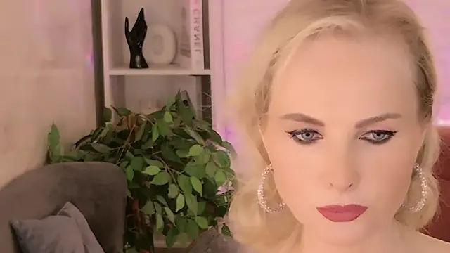 Snapshot of Sandra_Kind chatting on 06/05/26, 06:52 Sandra Kind online show from 06/05/26, 06:52