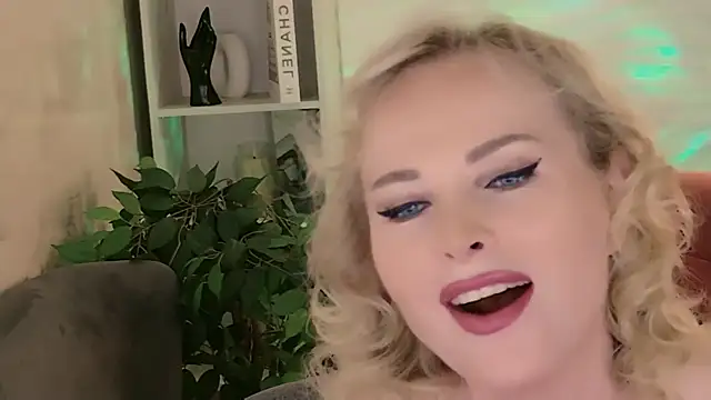 Snapshot of Sandra_Kind chatting on 07/02/26, 05:24 Sandra Kind online show from 07/02/26, 05:24