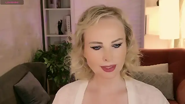 Snapshot of Sandra_Kind chatting on 07/14/26, 05:23 Sandra Kind online show from 07/14/26, 05:23