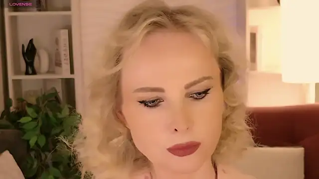 Snapshot of Sandra_Kind chatting on 07/18/26, 05:22 Sandra Kind online show from 07/18/26, 05:22