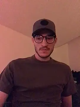 Snapshot of yoyoboy988 chatting on 03/08/25, 07:42 yoyoboy988 online show from 03/08/25, 07:42