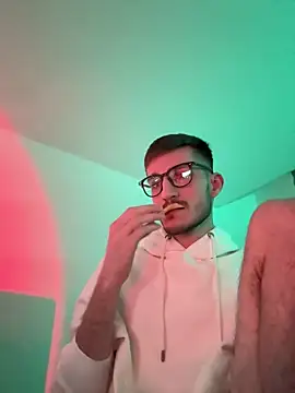 Snapshot of yoyoboy988 chatting on 03/18/25, 07:10 yoyoboy988 online show from 03/18/25, 07:10