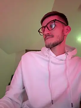 Snapshot of yoyoboy988 chatting on 03/18/25, 10:15 yoyoboy988 online show from 03/18/25, 10:15