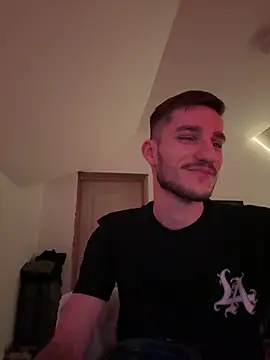 Snapshot of yoyoboy988 chatting on 03/21/25, 07:13 yoyoboy988 online show from 03/21/25, 07:13