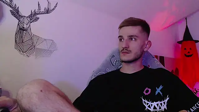 Snapshot of yoyoboy988 chatting on 09/18/25, 04:31 yoyoboy988 online show from 09/18/25, 04:31