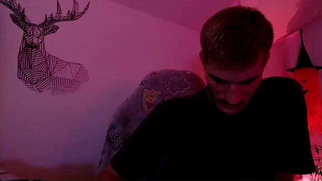 Snapshot of yoyoboy988 chatting on 09/29/25, 08:24 yoyoboy988 online show from 09/29/25, 08:24