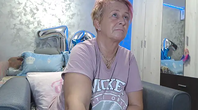 Snapshot of RosesandLillies chatting on 01/01/25, 03:57 RosesandLillies online show from 01/01/25, 03:57