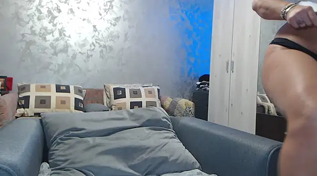 Snapshot of RosesandLillies chatting on 01/18/25, 10:28 RosesandLillies online show from 01/18/25, 10:28