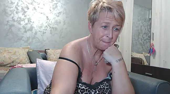 Snapshot of RosesandLillies chatting on 02/04/25, 06:27 RosesandLillies online show from 02/04/25, 06:27