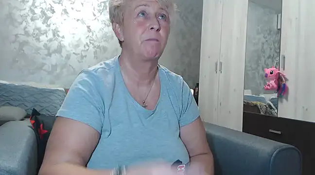 Snapshot of RosesandLillies chatting on 02/10/25, 05:30 RosesandLillies online show from 02/10/25, 05:30