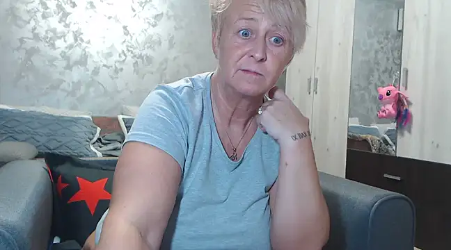 Snapshot of RosesandLillies chatting on 02/10/25, 08:31 RosesandLillies online show from 02/10/25, 08:31
