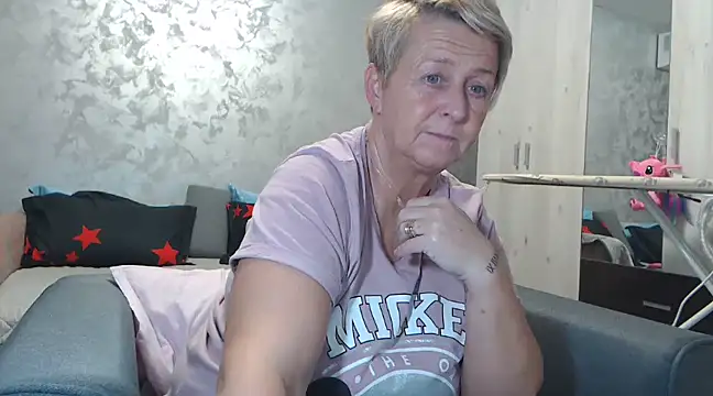 Snapshot of RosesandLillies chatting on 03/12/25, 05:49 RosesandLillies online show from 03/12/25, 05:49