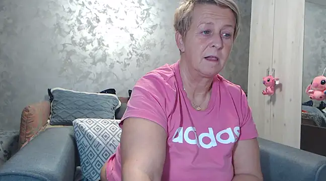 Snapshot of RosesandLillies chatting on 03/18/25, 06:15 RosesandLillies online show from 03/18/25, 06:15