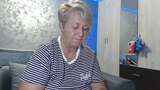 RosesandLillies online show from 11/20/25, 06:07