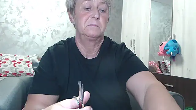 RosesandLillies online show from 12/18/25, 05:30