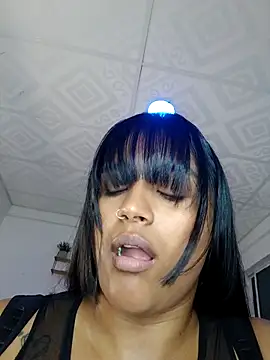 Snapshot of victoria_roussee chatting on 11/10/25, 07:51 victoria roussee online show from 11/10/25, 07:51