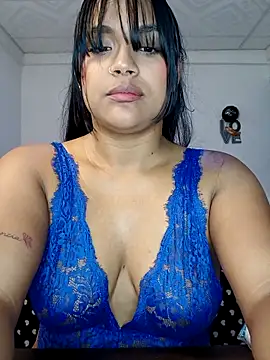 Snapshot of victoria_roussee chatting on 11/23/25, 11:21 victoria roussee online show from 11/23/25, 11:21