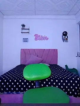 Snapshot of victoria_roussee chatting on 12/05/25, 08:34 victoria roussee online show from 12/05/25, 08:34