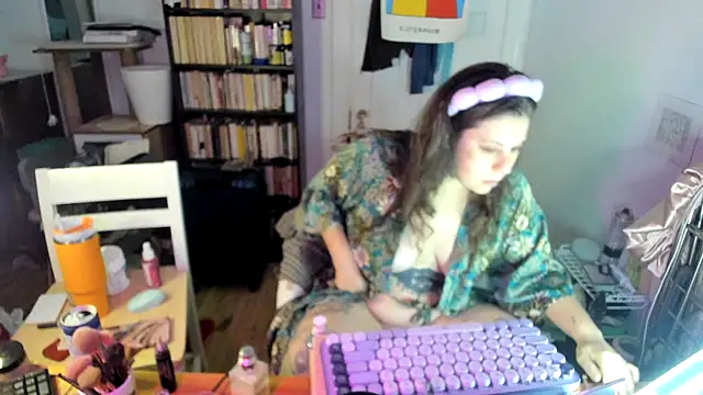 Snapshot of Rosiee69_ chatting on 11/02/25, 04:42 Rosiee69  online show from 11/02/25, 04:42