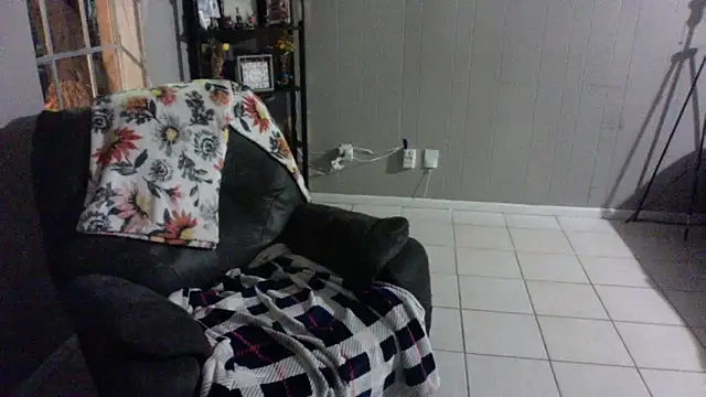 Snapshot of HTXBELLE chatting on 10/04/25, 01:14 HTXBELLE online show from 10/04/25, 01:14