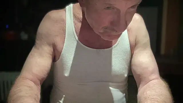 Snapshot of DominantDong chatting on 03/05/25, 02:36 DominantDong online show from 03/05/25, 02:36