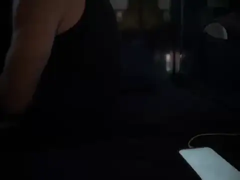 Snapshot of DominantDong chatting on 10/21/25, 12:11 DominantDong online show from 10/21/25, 12:11