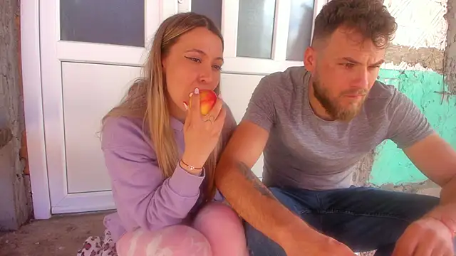 Snapshot of jake_and_melinda chatting on 03/11/25, 06:43 jake and melinda online show from 03/11/25, 06:43