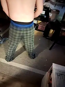 Snapshot of Cummaker69 chatting on 11/23/25, 09:03 Cummaker69 online show from 11/23/25, 09:03