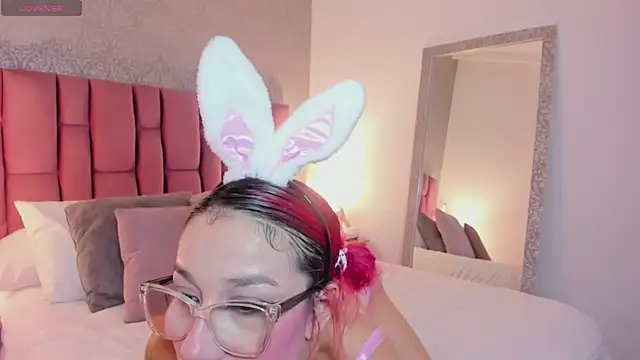 AbellaFox  online show from 11/18/25, 07:29