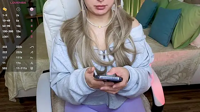 Snapshot of baby_debbie chatting on 02/20/25, 06:35 baby debbie online show from 02/20/25, 06:35