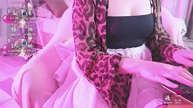 Snapshot of baby_debbie chatting on 10/07/25, 09:01 baby debbie online show from 10/07/25, 09:01