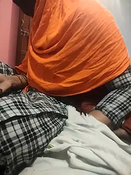 Snapshot of indian_couple4 chatting on 11/14/25, 01:15 indian couple4 online show from 11/14/25, 01:15