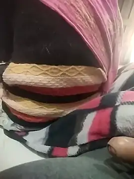 Snapshot of indian_couple4 chatting on 12/17/25, 10:32 indian couple4 online show from 12/17/25, 10:32