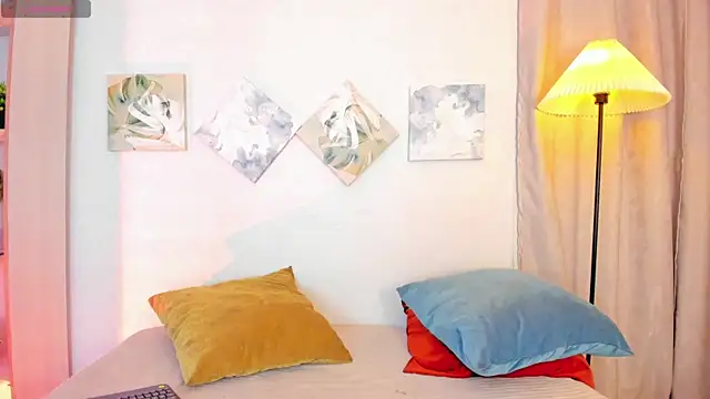 iiangel  online show from 12/14/25, 05:24