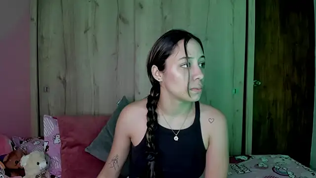 Snapshot of TANIA_06 chatting on 06/10/26, 01:10 TANIA 06 online show from 06/10/26, 01:10