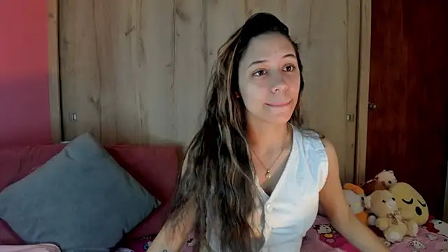 Snapshot of TANIA_06 chatting on 06/19/26, 01:26 TANIA 06 online show from 06/19/26, 01:26