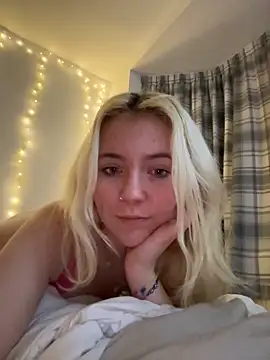 Snapshot of Blondie_Sofia_Essexbabe chatting on 03/02/25, 01:04 Blondie Sofia Essexbabe online show from 03/02/25, 01:04