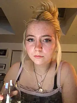 Snapshot of Blondie_Sofia_Essexbabe chatting on 03/21/25, 11:23 Blondie Sofia Essexbabe online show from 03/21/25, 11:23