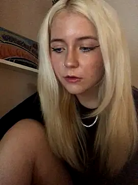 Snapshot of Blondie_Sofia_Essexbabe chatting on 10/14/25, 10:43 Blondie Sofia Essexbabe online show from 10/14/25, 10:43