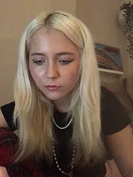 Snapshot of Blondie_Sofia_Essexbabe chatting on 10/16/25, 08:43 Blondie Sofia Essexbabe online show from 10/16/25, 08:43