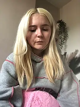 Snapshot of Blondie_Sofia_Essexbabe chatting on 11/18/25, 11:36 Blondie Sofia Essexbabe online show from 11/18/25, 11:36