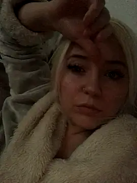 Snapshot of Blondie_Sofia_Essexbabe chatting on 11/26/25, 09:21 Blondie Sofia Essexbabe online show from 11/26/25, 09:21