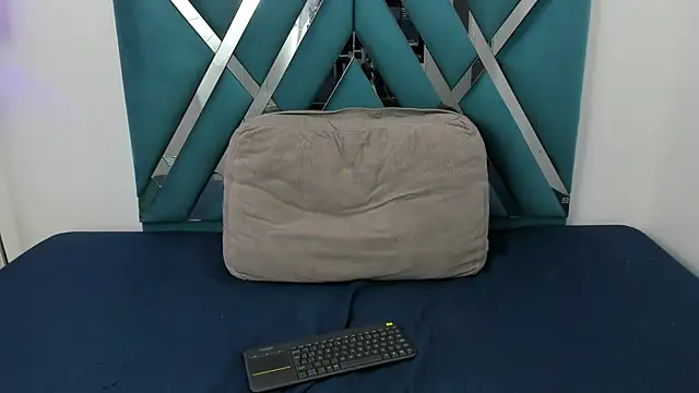 Snapshot of Emily-Carter chatting on 09/18/25, 08:33 Emily-Carter online show from 09/18/25, 08:33