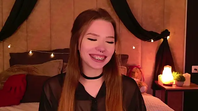 Snapshot of Sierra_Fane chatting on 03/06/25, 07:43 Sierra Fane online show from 03/06/25, 07:43