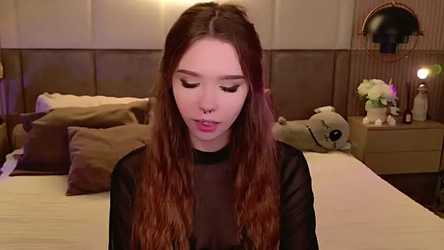 Snapshot of Sierra_Fane chatting on 03/18/25, 11:42 Sierra Fane online show from 03/18/25, 11:42