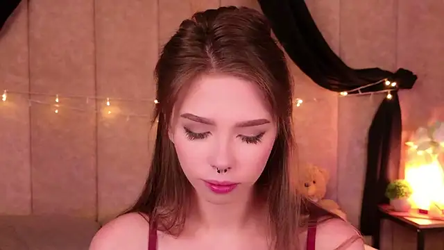 Snapshot of Sierra_Fane chatting on 09/22/25, 05:53 Sierra Fane online show from 09/22/25, 05:53