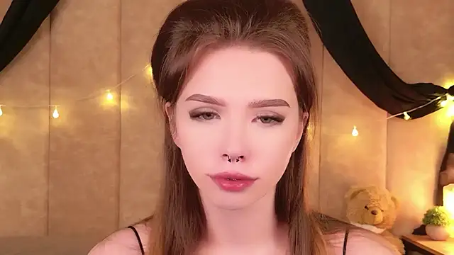 Snapshot of Sierra_Fane chatting on 11/07/25, 05:51 Sierra Fane online show from 11/07/25, 05:51